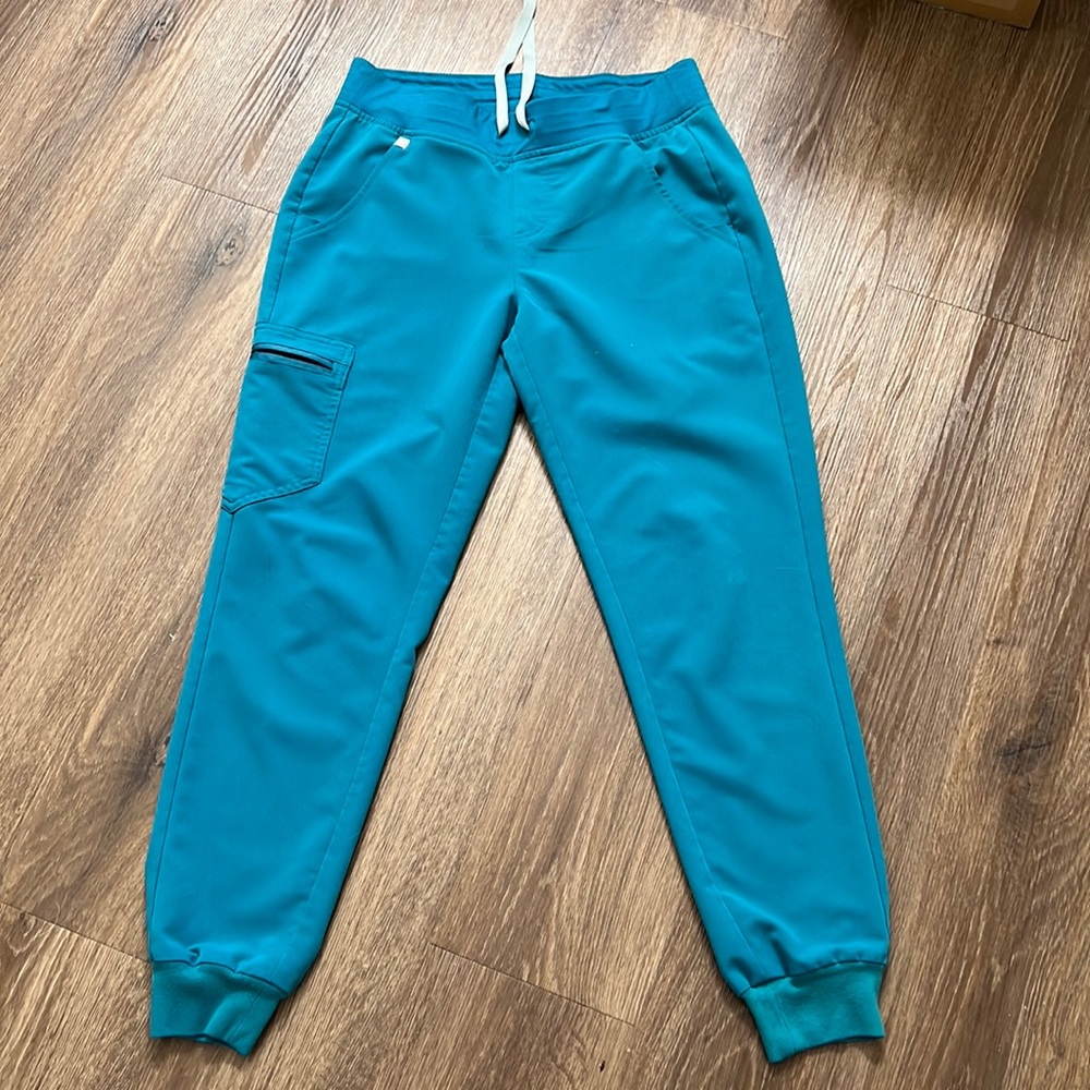 Pacific Blue- Figs XS Zamora Scrub joggers. Rare color Teal